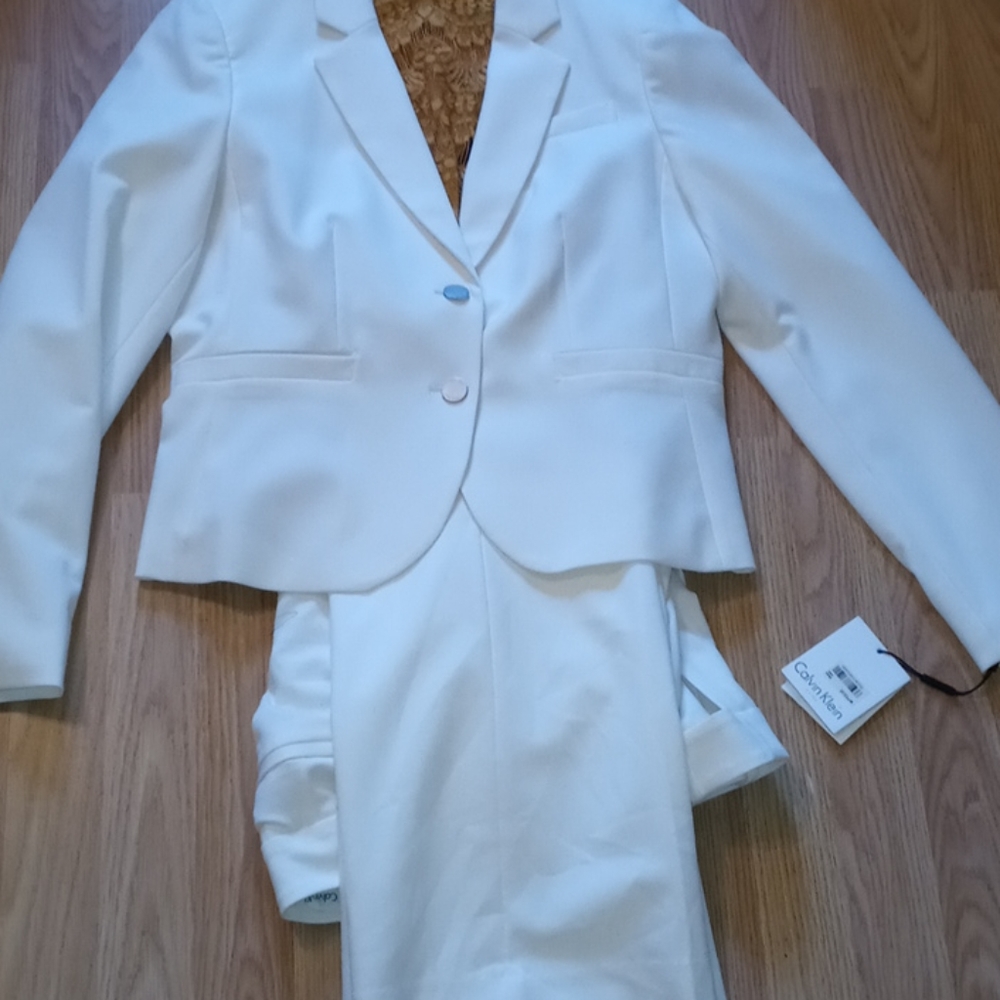 NWT Calvin Klein white dress suit